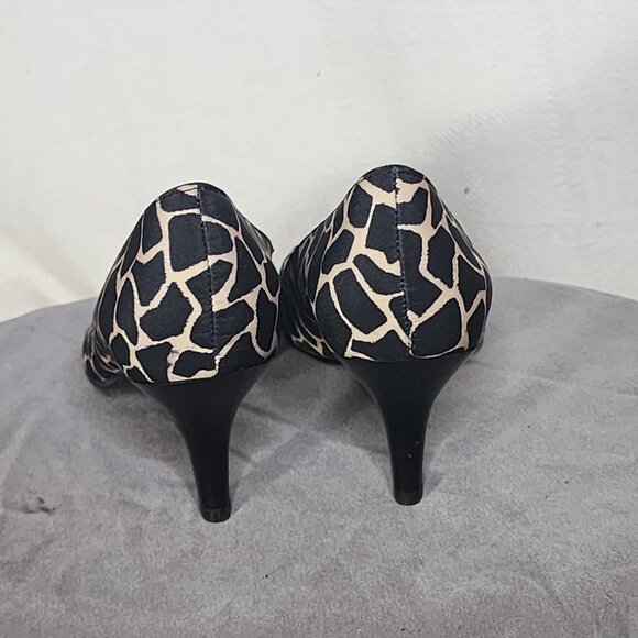 Bandolino Brown Tan Giraffe Print Peep Toe 3" Heel Fabric Dress Pumps Size 6.5M - Picture 7 of 16